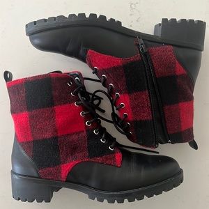 Combat Boots. Women’s 8